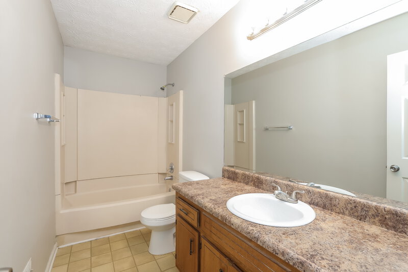 2,110/Mo, 1717 Salem Woods Dr SE Unit B Conyers, GA 30013 Main Bathroom View