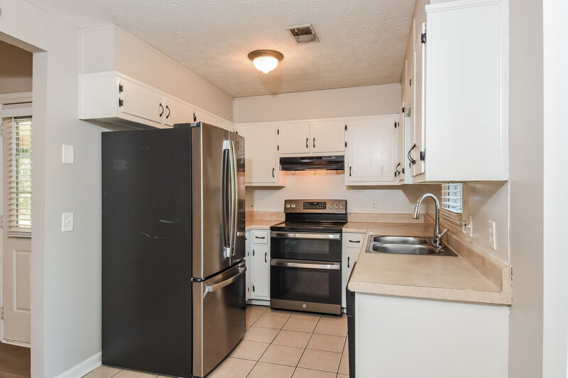 1,700/Mo, 5976 Lake Lanier Heights Rd Buford, GA 30518 Kitchen View