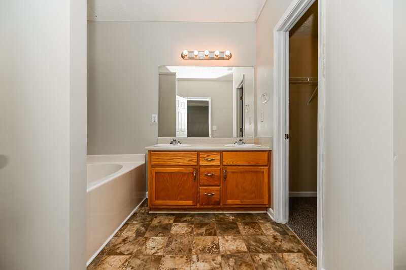 1,935/Mo, 306 Fletcher Ct McDonough, GA 30252 Main Bathroom View 2