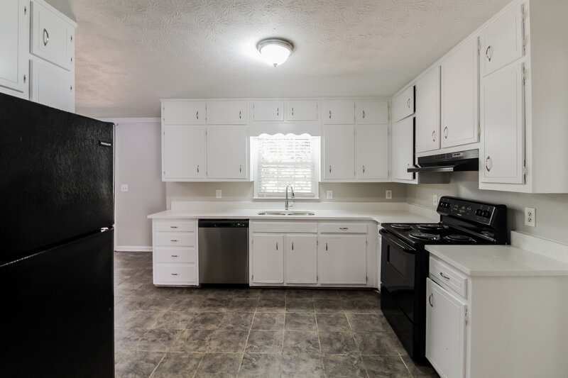 2,750/Mo, 2342 WESTRIDGE Drive Snellville, GA 30078 Kitchen View