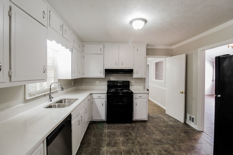 2,750/Mo, 2342 WESTRIDGE Drive Snellville, GA 30078 Kitchen View 2