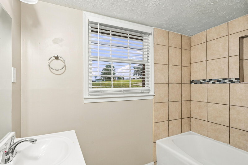 2,060/Mo, 513 MARTINS CHAPEL Road Lawrenceville, GA 30045 Bathroom View 3