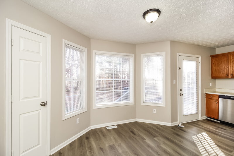 1,600/Mo, 52 Pinnacle Point Wy Rockmart, GA 30153 Dining Room View