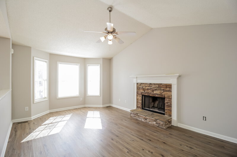 1,690/Mo, 40 Pleasant Forest Trl Temple, GA 30179 Living Room View