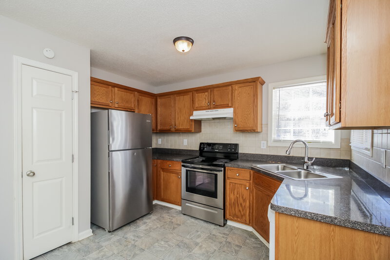 1,690/Mo, 40 Pleasant Forest Trl Temple, GA 30179 Kitchen View 2