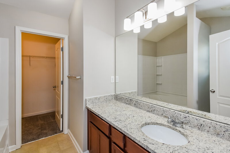 1,830/Mo, 88 Hill Side Way Hiram, GA 30141 Main Bathroom View