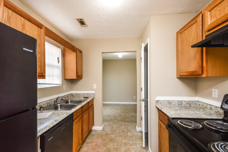 1,735/Mo, 20 Carver Dr Covington, GA 30014 Kitchen View