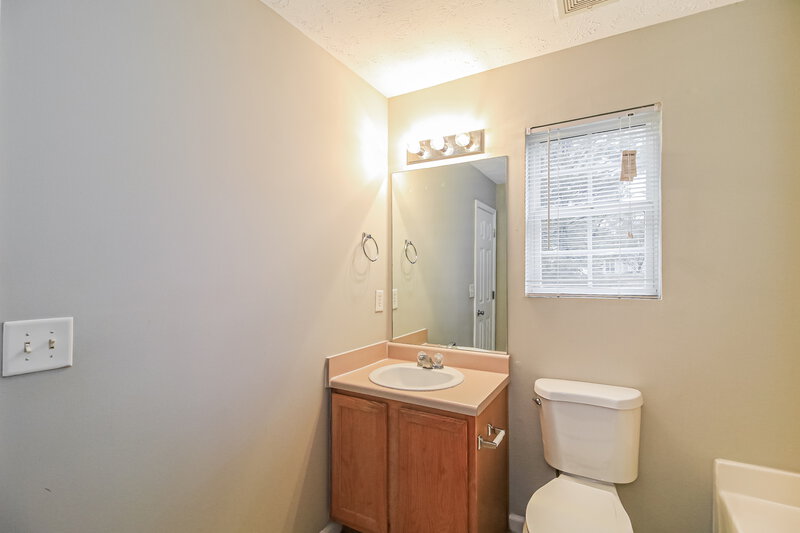 1,775/Mo, 20 Carver Dr Covington, GA 30014 Main Bathroom View