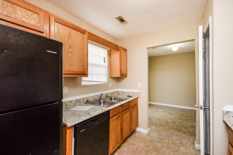 1,735/Mo, 20 Carver Dr Covington, GA 30014 Kitchen View 4