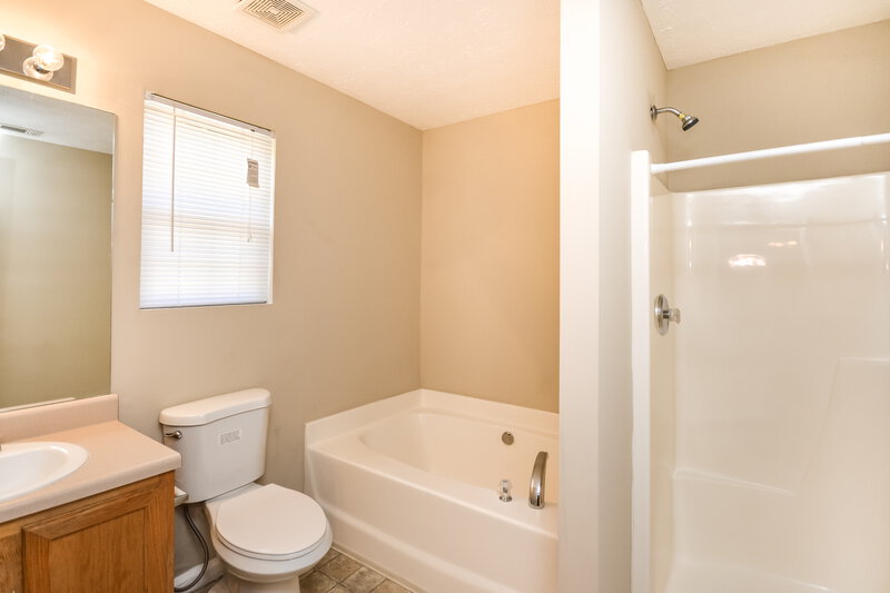 1,735/Mo, 20 Carver Dr Covington, GA 30014 Main Bathroom View 2