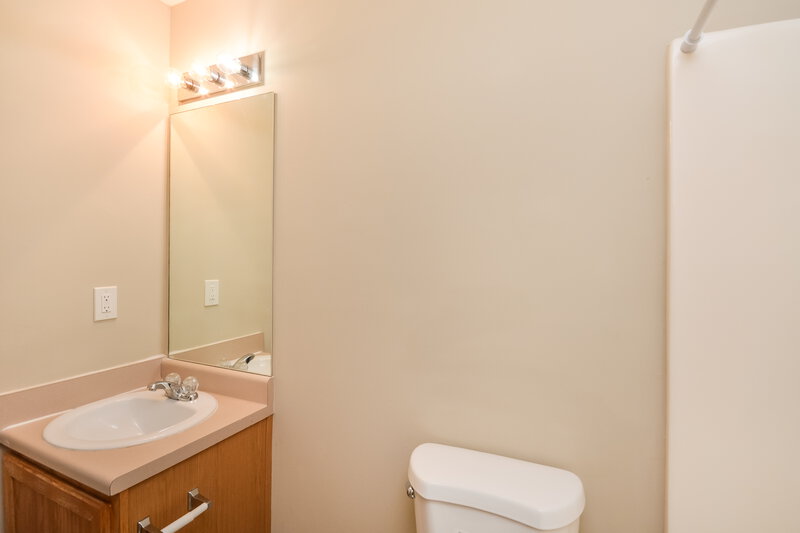 1,735/Mo, 20 Carver Dr Covington, GA 30014 Bathroom View