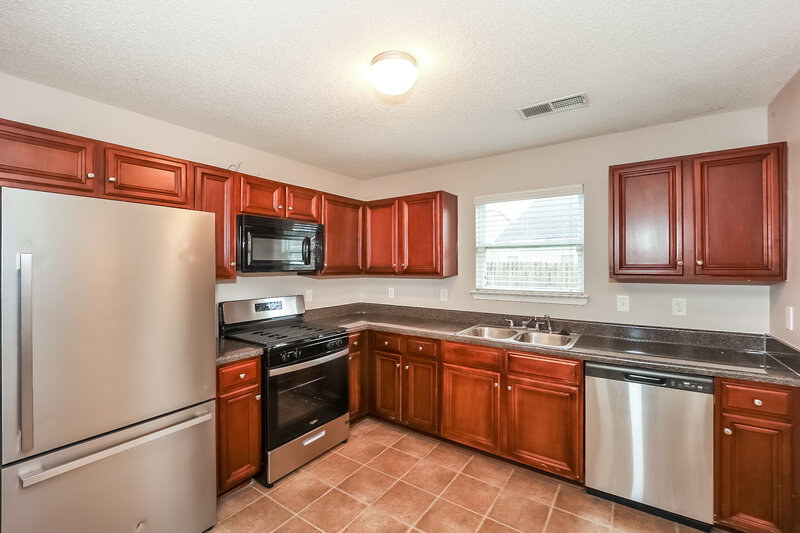 0/Mo, 6704 Jules Trace Palmetto, GA 30268 Kitchen View