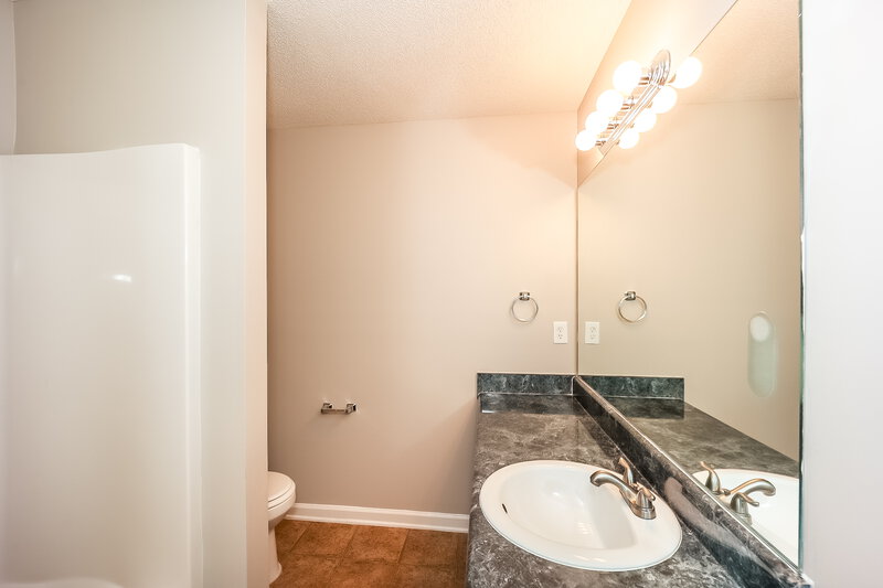 0/Mo, 6704 Jules Trace Palmetto, GA 30268 Bathroom View