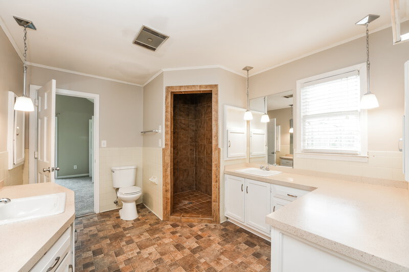 3,200/Mo, 963 ASBOROUGH Court Lithonia, GA 30058 Main Bathroom View