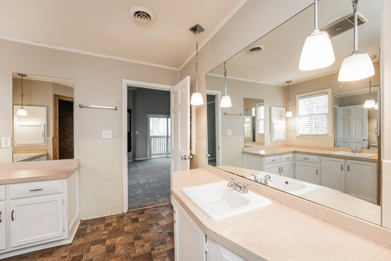 3,200/Mo, 963 ASBOROUGH Court Lithonia, GA 30058 Main Bathroom View 2