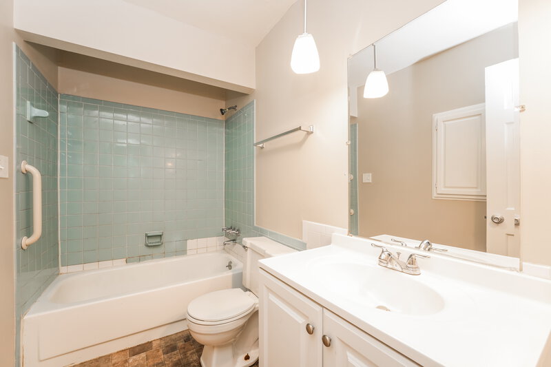 3,200/Mo, 963 ASBOROUGH Court Lithonia, GA 30058 Bathroom View