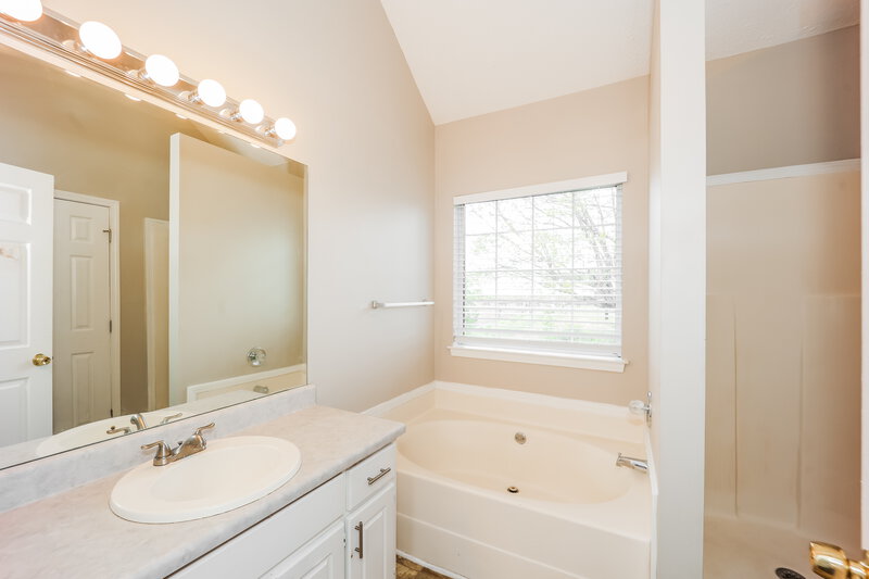 1,875/Mo, 7232 Sandpiper Way Riverdale, GA 30274 Main Bathroom View