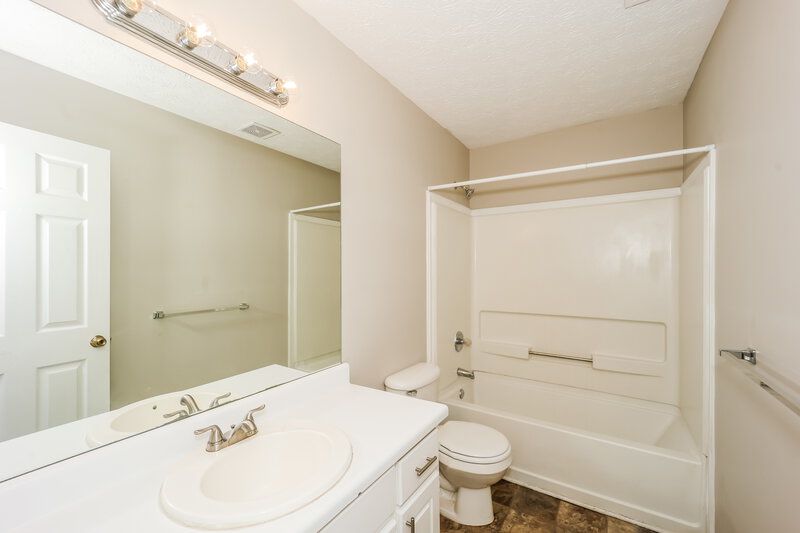 1,875/Mo, 7232 Sandpiper Way Riverdale, GA 30274 Bathroom View