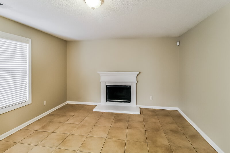 1,780/Mo, 4722 Browns Mill Ferry Rd Lithonia, GA 30038 Living Room View