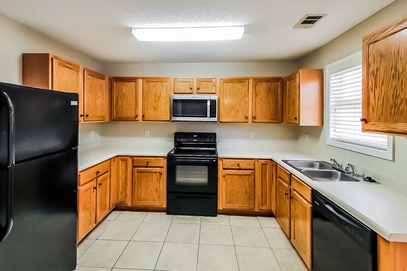 1,780/Mo, 4722 Browns Mill Ferry Rd Lithonia, GA 30038 Kitchen View
