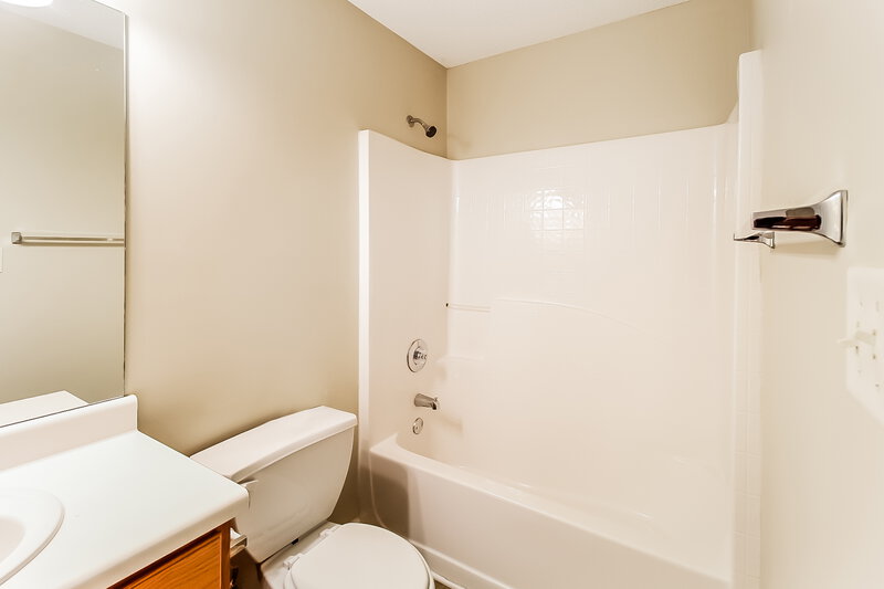 1,780/Mo, 4722 Browns Mill Ferry Rd Lithonia, GA 30038 Bathroom View
