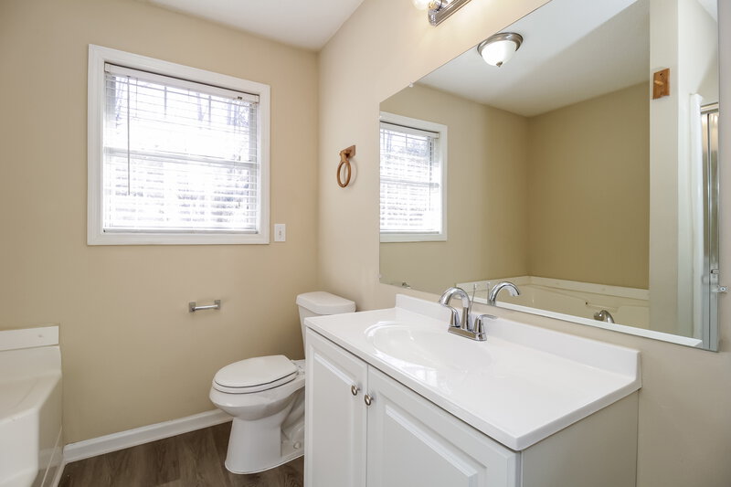 1,665/Mo, 429 Ivy Crest Dr Dallas, GA 30157 Main Bathroom View