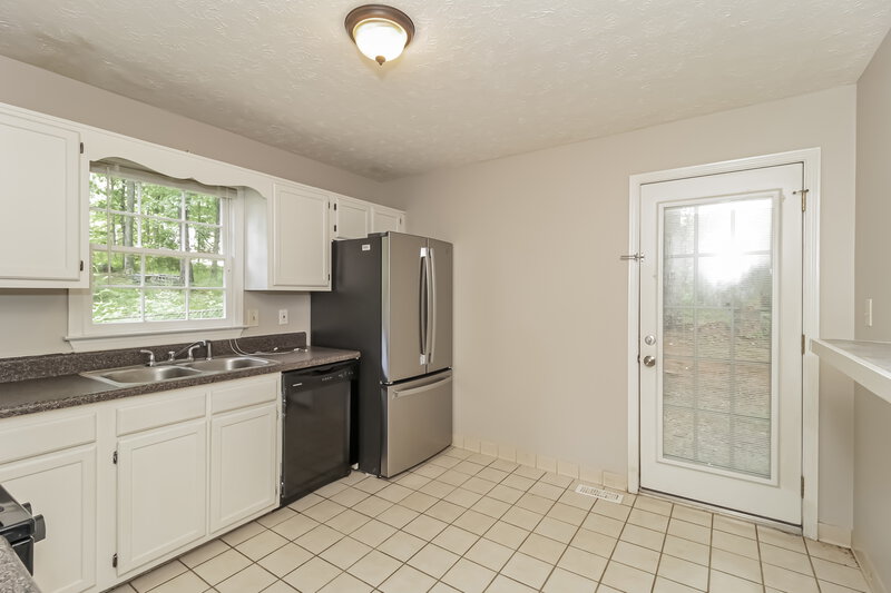 1,710/Mo, 187 Davis Mill Dr Dallas, GA 30157 Kitchen View 2