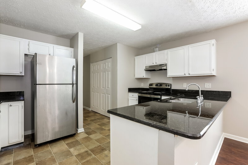 1,830/Mo, 696 Shore Dr Lithonia, GA 30058 Kitchen View