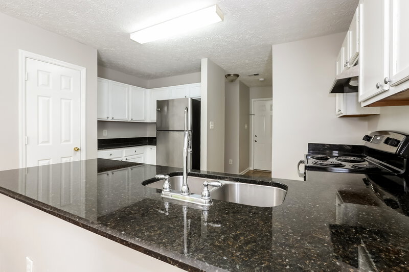 1,830/Mo, 696 Shore Dr Lithonia, GA 30058 Kitchen View 2