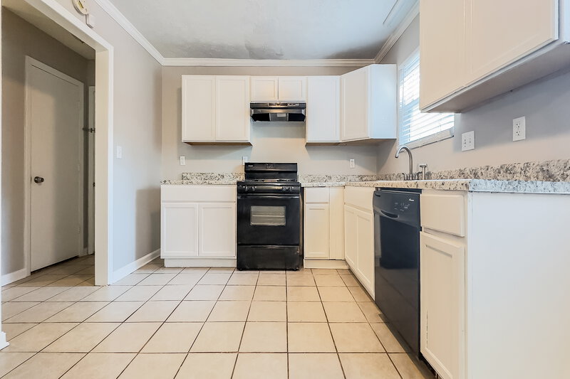 1,820/Mo, 4952 MILLSTONE Walk Stone Mountain, GA 30088 Kitchen View