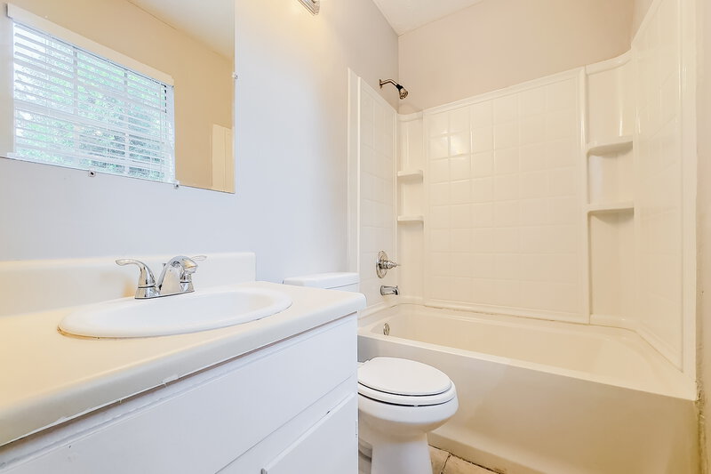 1,820/Mo, 4952 MILLSTONE Walk Stone Mountain, GA 30088 Main Bathroom View