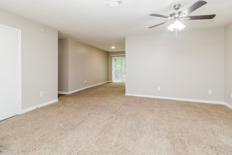 1,640/Mo, 5251 Mainstreet Park Dr Stone Mountain, GA 30088 Living Room View 2