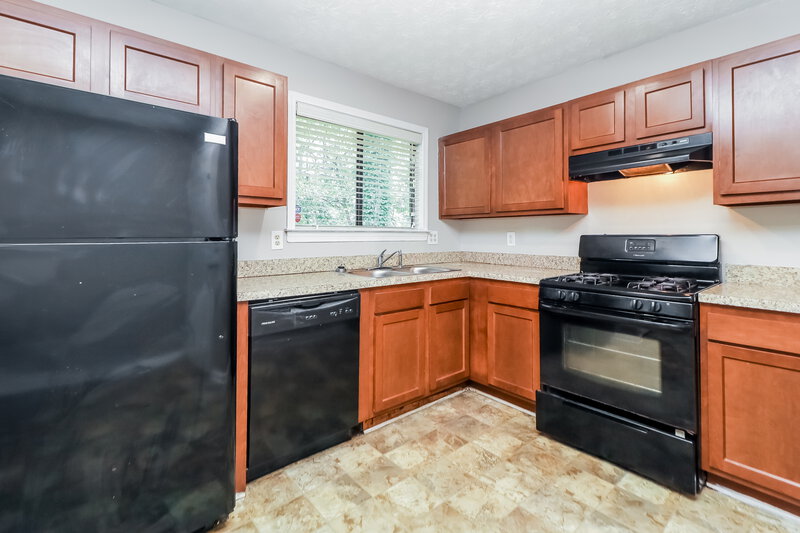 1,640/Mo, 5251 Mainstreet Park Dr Stone Mountain, GA 30088 Kitchen View