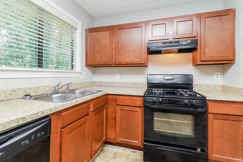 1,640/Mo, 5251 Mainstreet Park Dr Stone Mountain, GA 30088 Kitchen View 2