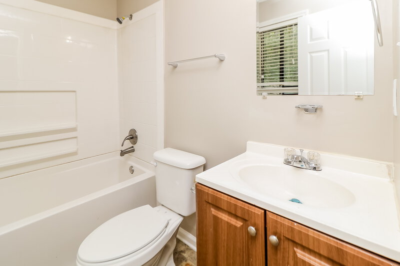 1,640/Mo, 5251 Mainstreet Park Dr Stone Mountain, GA 30088 Main Bathroom View