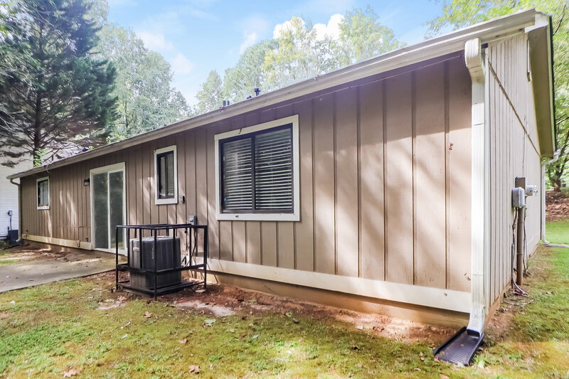 1,640/Mo, 5251 Mainstreet Park Dr Stone Mountain, GA 30088 Rear View
