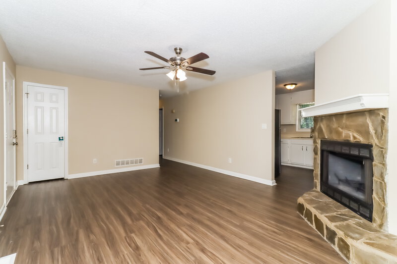 1,650/Mo, 262 Gold Creek Trail Hiram, GA 30141 Living Room View 2