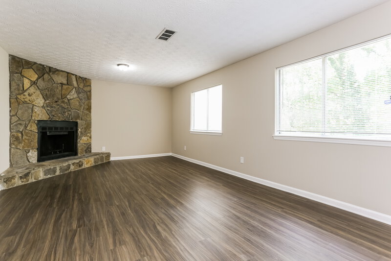 1,710/Mo, 5577 Monette Pl Lithonia, GA 30038 Family Room View
