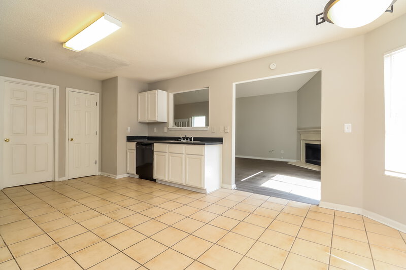 1,845/Mo, 6319 Klondike River Rd Lithonia, GA 30038 Dining Room View 2