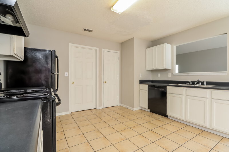 1,845/Mo, 6319 Klondike River Rd Lithonia, GA 30038 Kitchen View