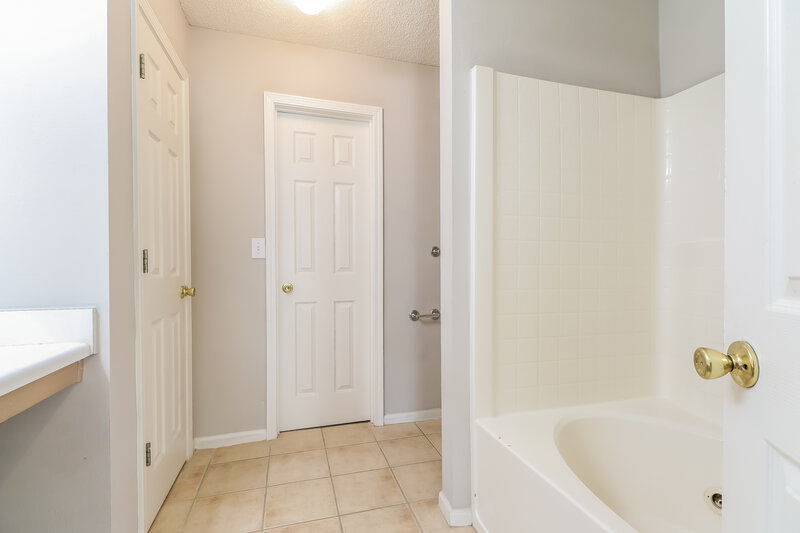 1,845/Mo, 6319 Klondike River Rd Lithonia, GA 30038 Main Bathroom View