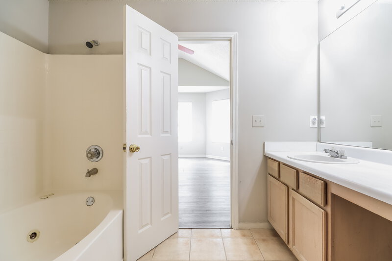 1,845/Mo, 6319 Klondike River Rd Lithonia, GA 30038 Main Bathroom View 3