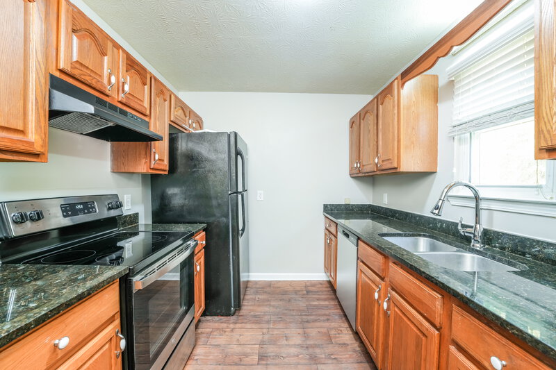 1,875/Mo, 841 Arbor Ct Stone Mountain, GA 30088 Kitchen View