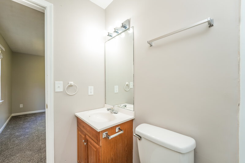 1,875/Mo, 841 Arbor Ct Stone Mountain, GA 30088 Bathroom View