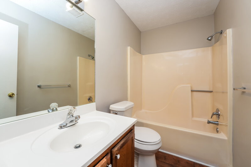 1,875/Mo, 841 Arbor Ct Stone Mountain, GA 30088 Bathroom View 2