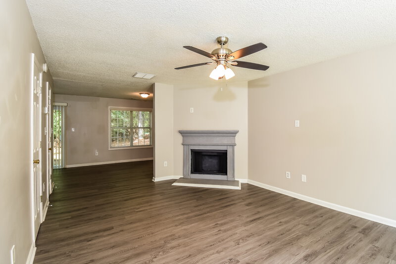 1,775/Mo, 4739 Browns Mill Ferry Rd Lithonia, GA 30038 Living Room View 2