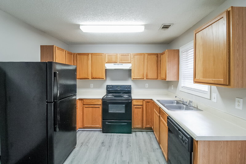 1,865/Mo, 4739 Browns Mill Ferry Rd Lithonia, GA 30038 Kitchen View