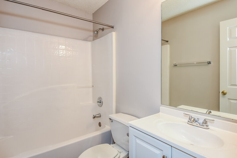 1,775/Mo, 4739 Browns Mill Ferry Rd Lithonia, GA 30038 Bathroom View