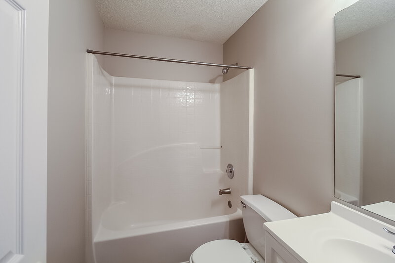 1,865/Mo, 4739 Browns Mill Ferry Rd Lithonia, GA 30038 Bathroom View