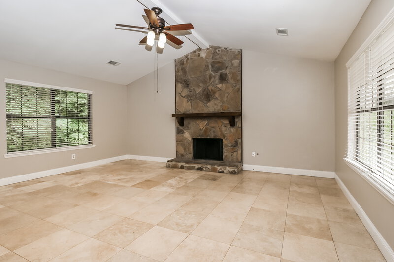 2,250/Mo, 978 Mainstreet Lake Dr Stone Mountain, GA 30088 Living Room View
